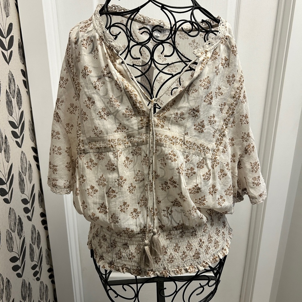Super cute, light and airy summer top